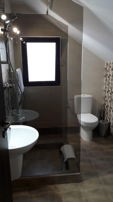 Casa Caroli Hotel Târgu Jiu Buitenkant foto