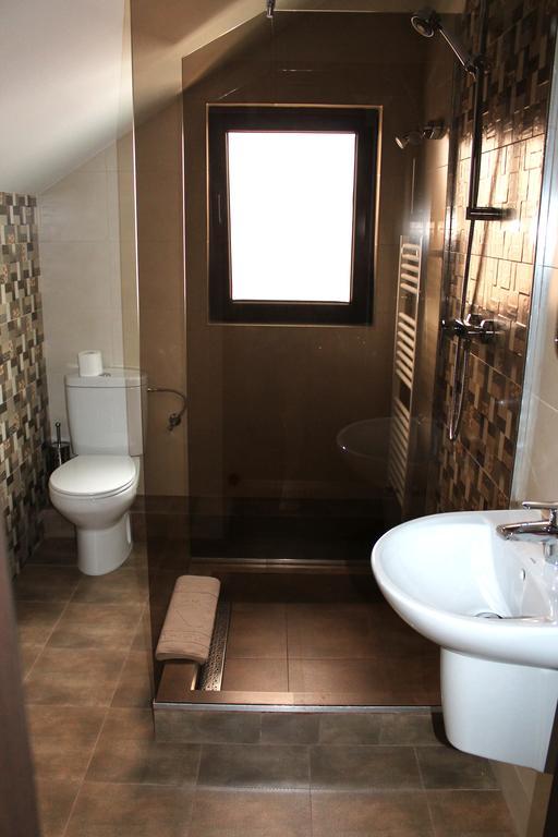 Casa Caroli Hotel Târgu Jiu Buitenkant foto