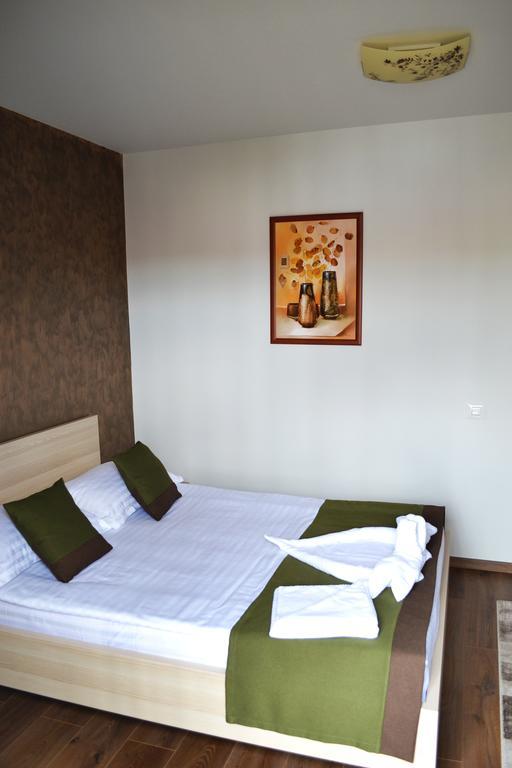 Casa Caroli Hotel Târgu Jiu Buitenkant foto